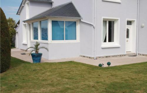 Holiday Home Plurien H-666