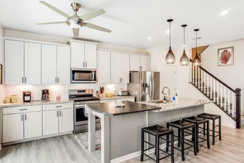 Bishops Landing --- 31449 Valley Green
