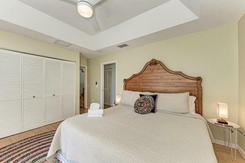 Dolphin Tales - 836 S Bay
