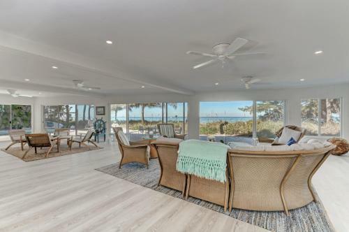 My Private Beach - 826a S Bay