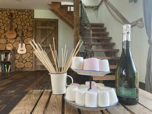 Deer Den Timber Clad Cabin With Hot Tub, Up Private Lane