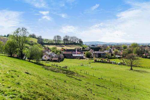 Lovely Thatched House In The Devon Countryside