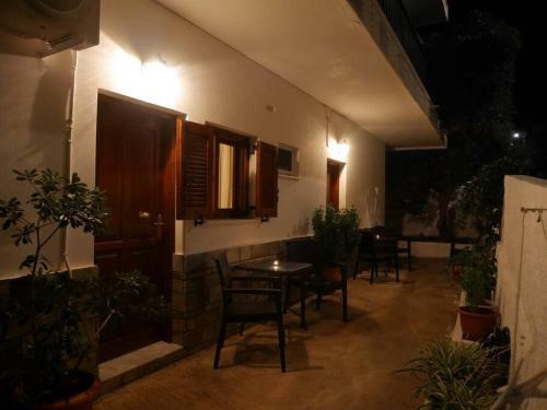 Apartamento Chrysoula?s Convenient Triple Room With Yard