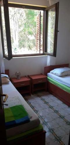 Seaside Mango Apartments With Free Parking
