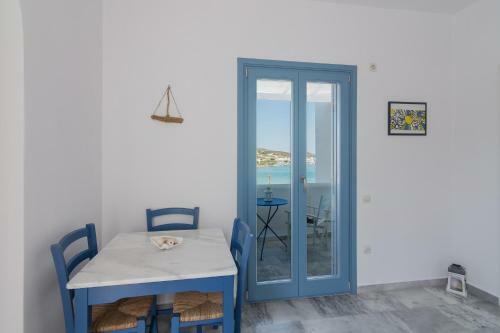 Apartment Overlooking The Sea In Paros