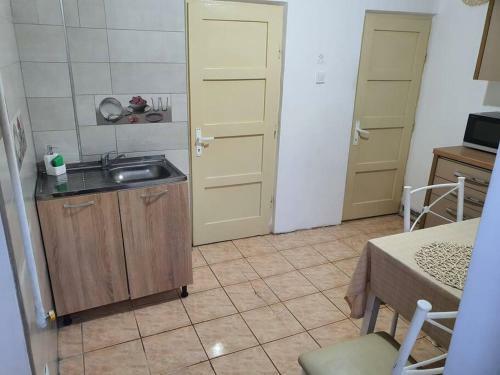 Casa Luminoasa In Centrul Orasului Cu Parcare