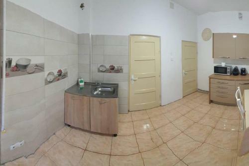 Casa Luminoasa In Centrul Orasului Cu Parcare