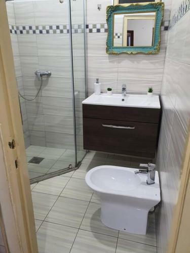 Casa Luminoasa In Centrul Orasului Cu Parcare