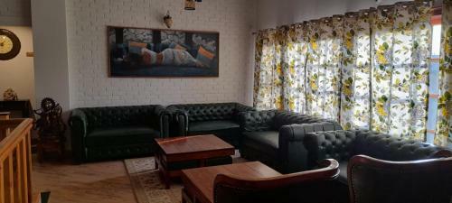 Cliffside Manor, Satkhol, Mukteshwar By Earthaa Escapes