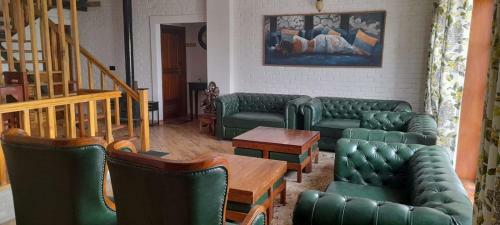 Cliffside Manor, Satkhol, Mukteshwar By Earthaa Escapes