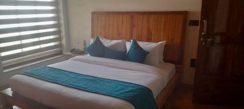 Cliffside Manor, Satkhol, Mukteshwar By Earthaa Escapes