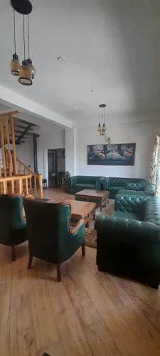 Cliffside Manor, Satkhol, Mukteshwar By Earthaa Escapes
