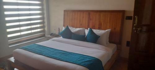 Cliffside Manor, Satkhol, Mukteshwar By Earthaa Escapes