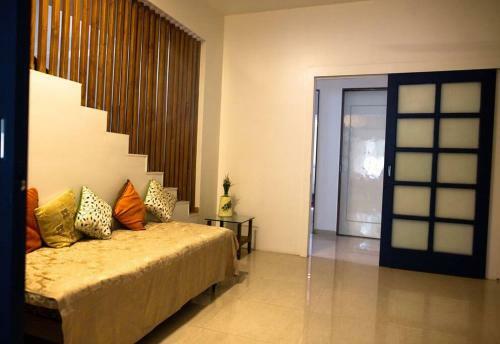 Large 4 Bed Villa-airy, Green And Quiet Vistas