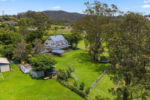 Charming 5 Bed Cottage With Fire Place And Spa