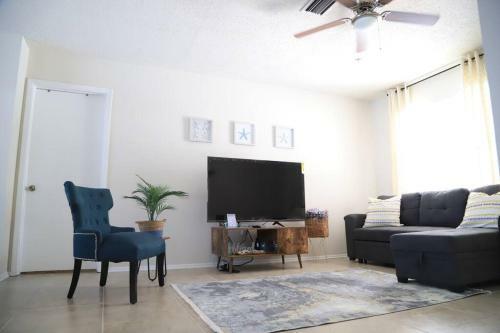 Entire Home-bradenton 3/2 Indoor Pool Near Beaches