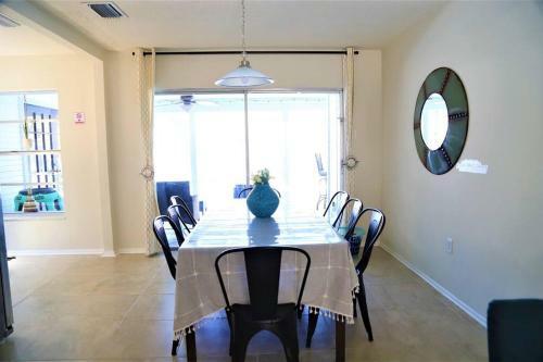 Entire Home-bradenton 3/2 Indoor Pool Near Beaches