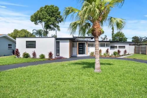 Luxurious Clearwater Retreat With Lanai And Pool!