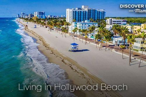 Modern 4 Bed 2 Bath Home Next To The Beach