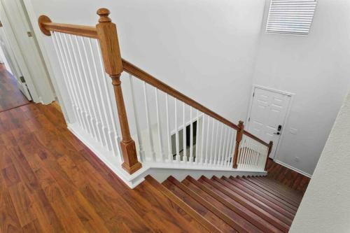Cheerful 5 Bedroom With Private Office Space!