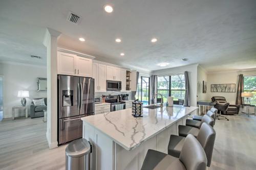 Modern Cape Coral Home Private Lanai And Pool!