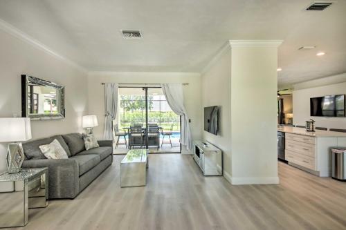 Modern Cape Coral Home Private Lanai And Pool!