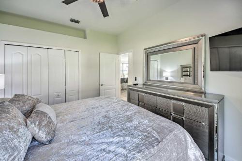 Modern Cape Coral Home Private Lanai And Pool!