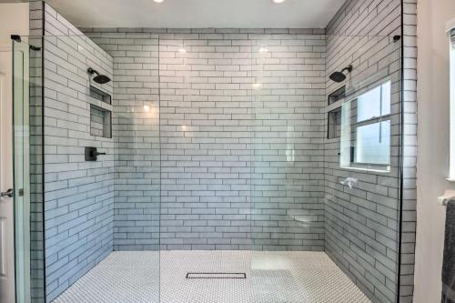 Modern Cape Coral Home Private Lanai And Pool!