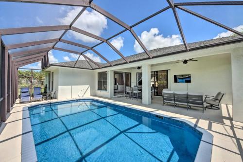 Modern Cape Coral Home Private Lanai And Pool!