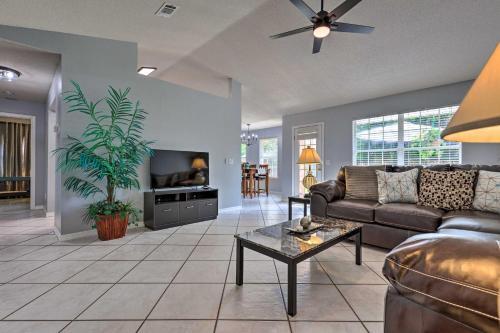 Modern Gulf Breeze Getaway Patio, Near Beach