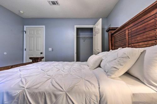 Modern Gulf Breeze Getaway Patio, Near Beach