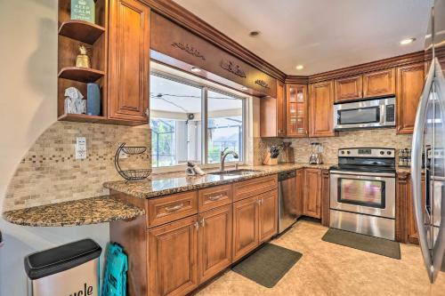 Cape Coral Haven Heated Pool, Covered Lanai!