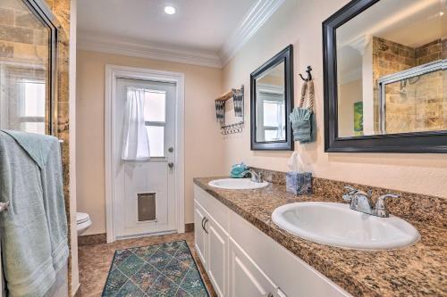 Cape Coral Haven Heated Pool, Covered Lanai!