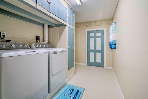 Riverview Homosassa Escape With Dock And Lanai!