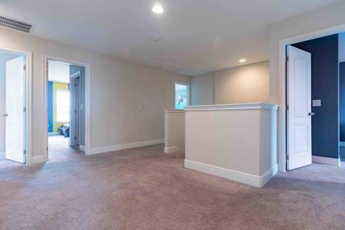 Spacious 6bdrm Villa Near All The Attractions!!