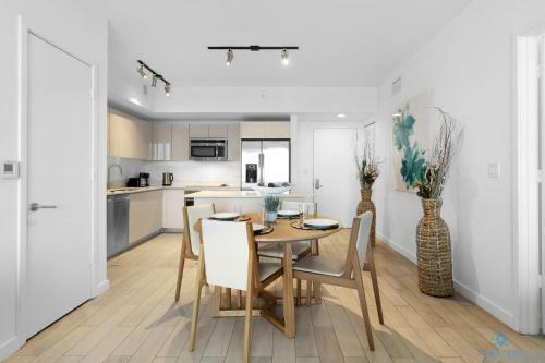 Modern Resort Stunning Million Dollar Listing Balcony Endless Views