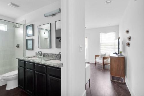 Stunning Coastal Retreat - A Few Short Blocks From The Ocean