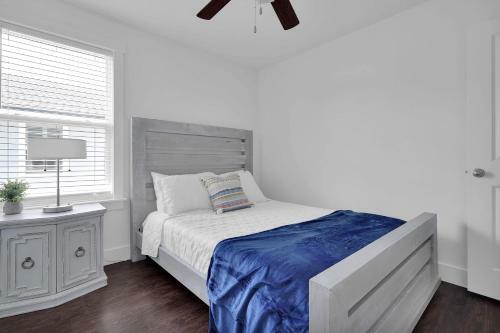 Stunning Coastal Retreat - A Few Short Blocks From The Ocean