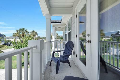 Stunning Coastal Retreat - A Few Short Blocks From The Ocean