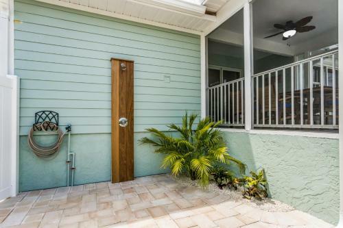 Royal Palm - 5701 Holmes Blvd Unit A