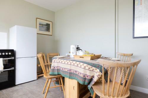 Altido Gorgeous Cottage With Garden & Great Views