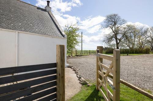 Altido Gorgeous Cottage With Garden & Great Views