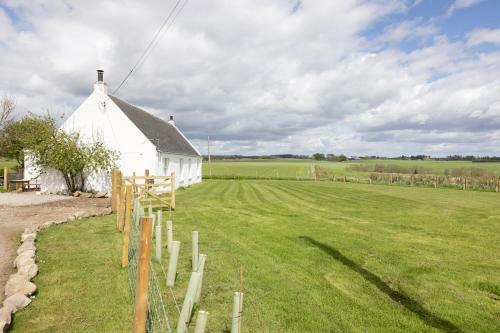 Altido Gorgeous Cottage With Garden & Great Views