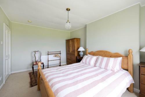 Altido Gorgeous Cottage With Garden & Great Views
