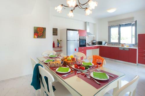 Villa Danae Red By Villa Plus