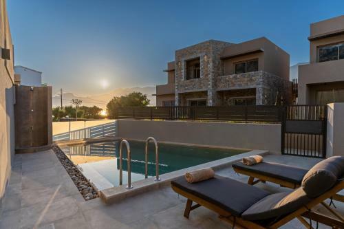 Villa Paligremnos Residences, A Beachside Retreat!