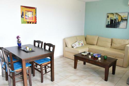 Lovely 1-bedroom Apartment In Front Of Sandy Beach
