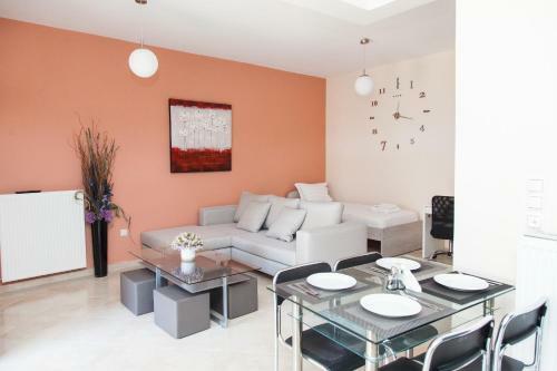 Great Apartment In Piraeus