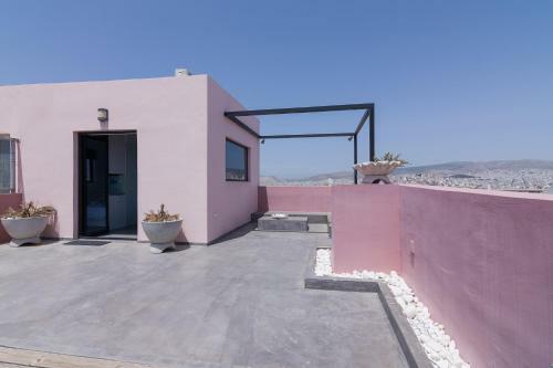 Apartment With Terrace In Piraeus