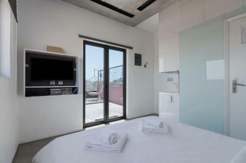 Apartment With Terrace In Piraeus